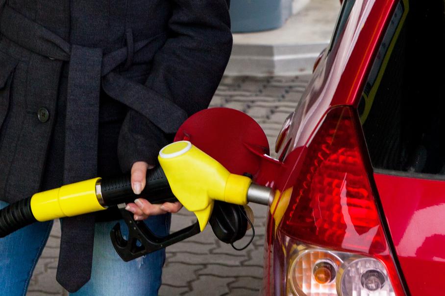 Во Франции разрешили заправлять машины старым маслом для фритюра