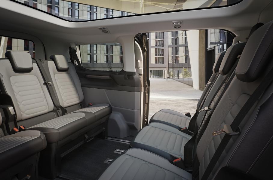 Новый Ford Tourneo Custom: полный привод и электромотор