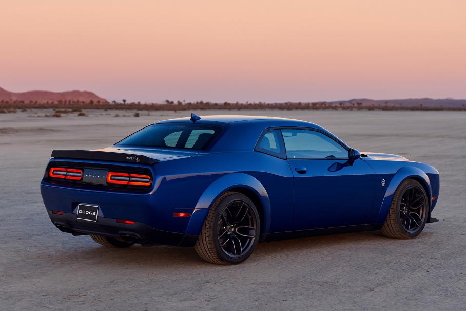 Dodge вернул 717-сильным Challenger механическую коробку передач