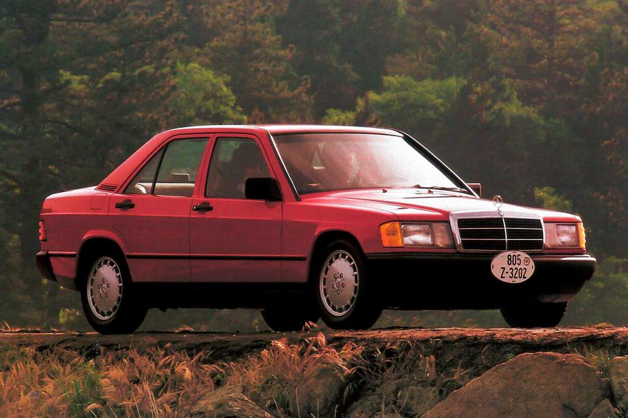 Mercedes-Benz 190 для рынка США легко узнать по иным фарам