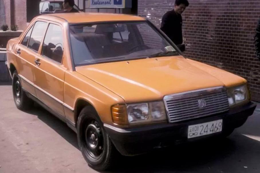 Младшему сорок: история Mercedes-Benz 190