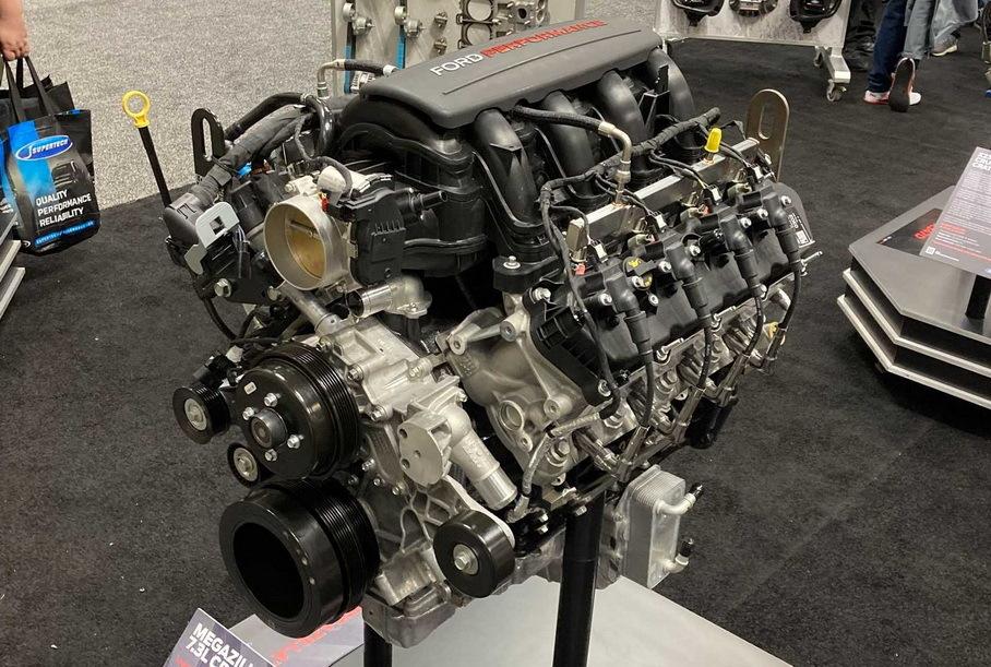 Ford представил очень мощный атмосферный V8 объемом 7,3 литра