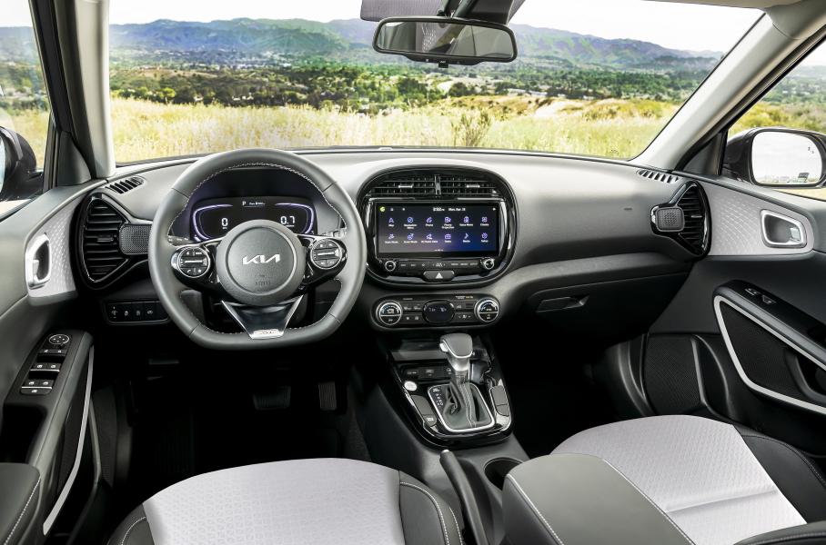 Интерьер топ-версии обновленного Kia Soul в американской спецификации