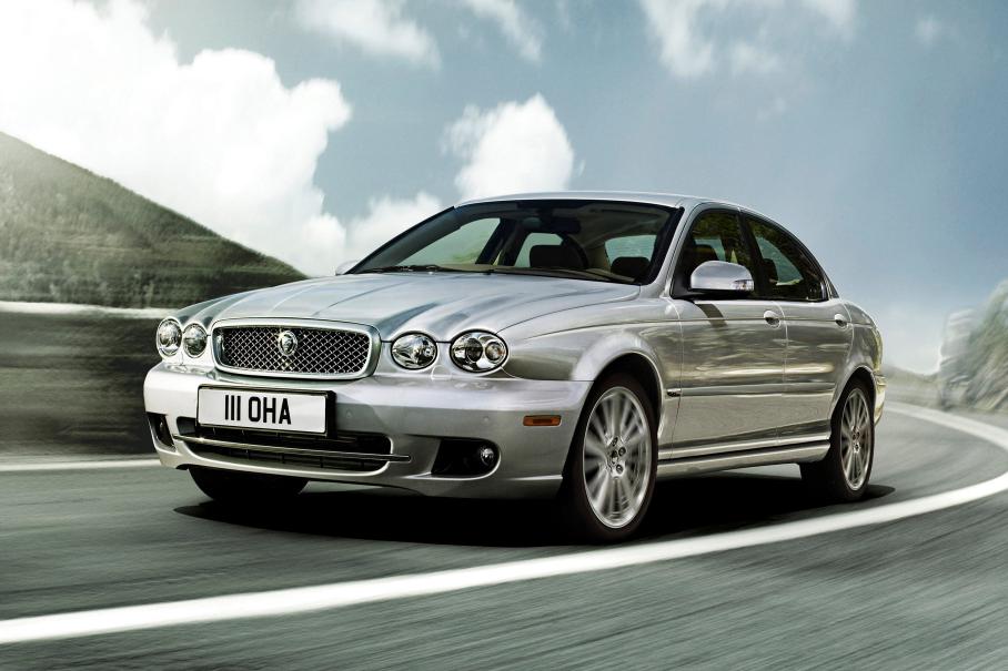 Обновленный X-Type представили в 2007 году. Его планировали выпускать до 2010-го, но из-за низкого спроса производство завершили в 2009 году