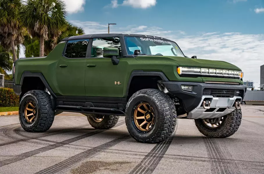 Электрический Hummer с «кевларовым» кузовом выставили на продажу