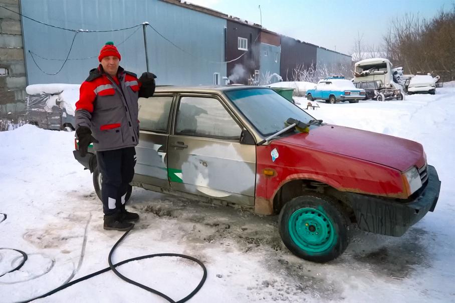 Видео: российские блогеры помыли машину кипятком в -30. Вот, что вышло