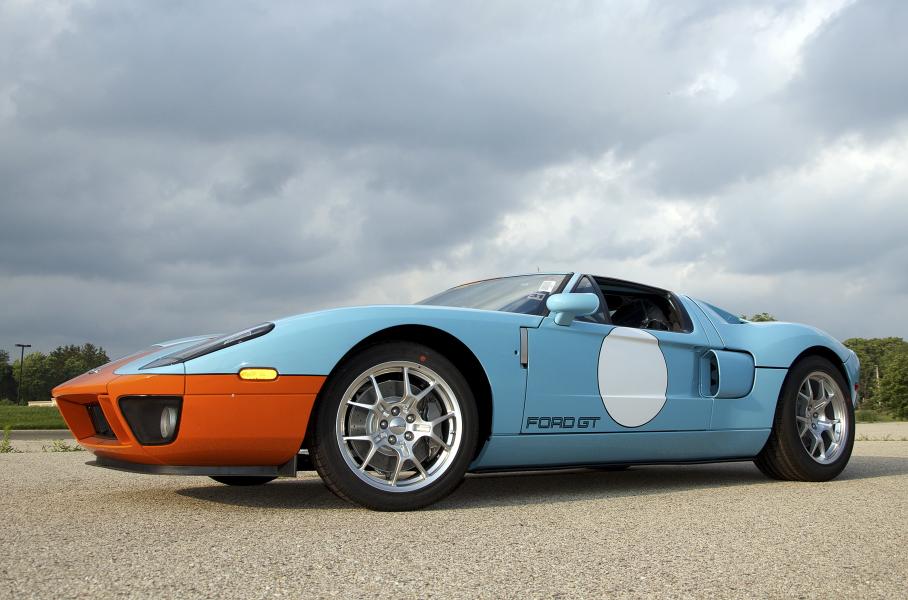 Ford GT «Heritage» с раскраской а-ля Gulf Oil посвящен лемановским победам GT40 в 1968 и 1969 году. Выпущено 346 штук