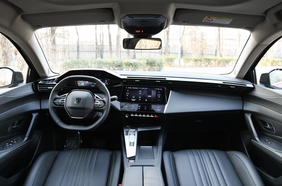 Кросс-лифтбек Peugeot 408Х обрел новую базовую версию