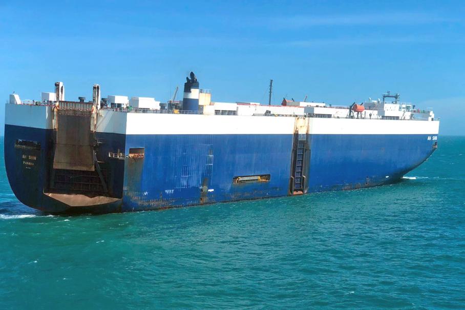 Загорелось судно с 4500 новыми Chery, идущее из Южной Кореи