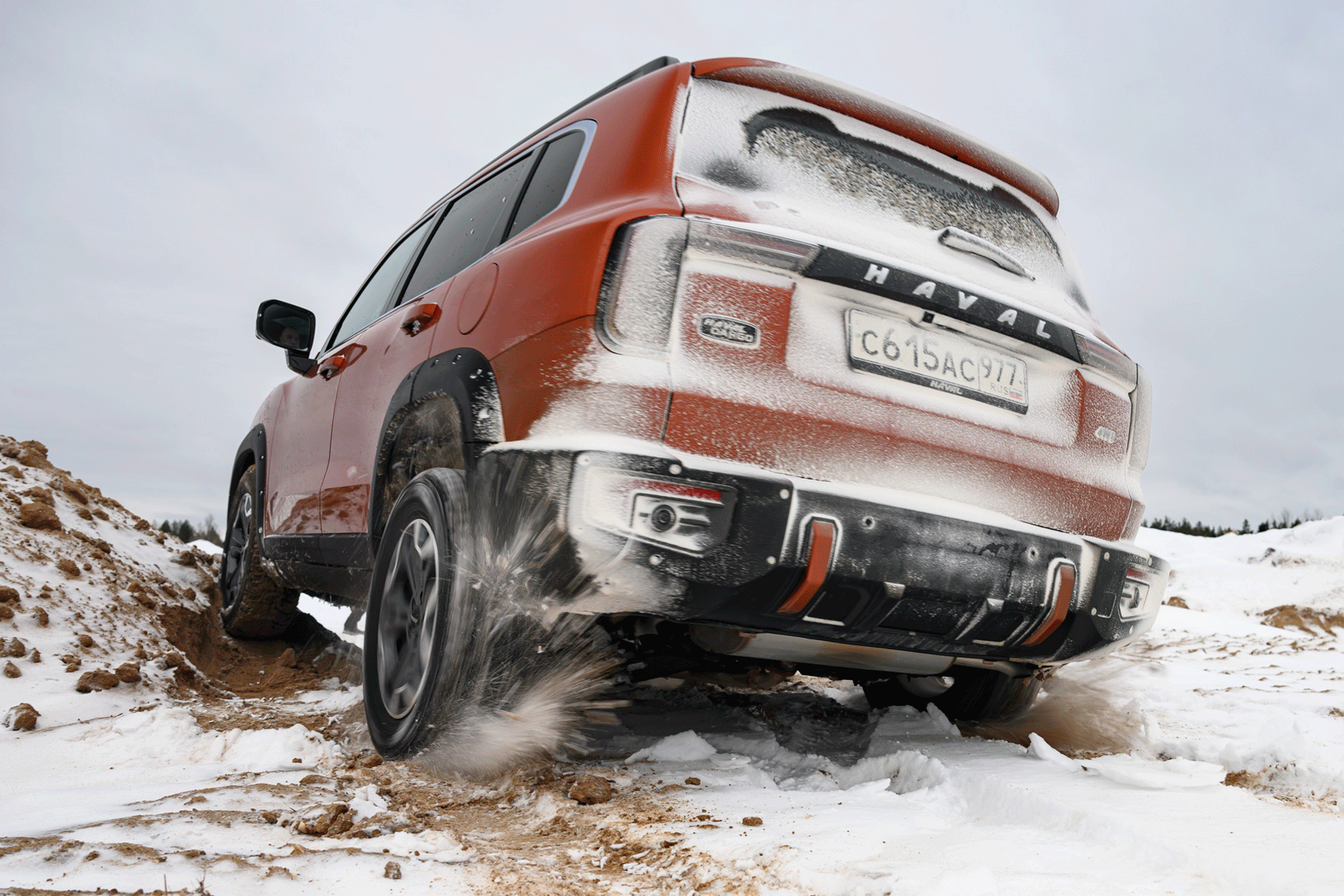 Без жёсткой блокировки вывешенное колесо раскручивается в пробуксовке, затем резко возникает тяга на опорном колесе, оно тоже буксует и закапывается, кузов ёрзает из стороны в сторону. С включенной механической блокировкой большинства этих спецэффектов можно избежать — при наличии достаточного зацепа у заднего правого колеса автомобиль плавно тронется