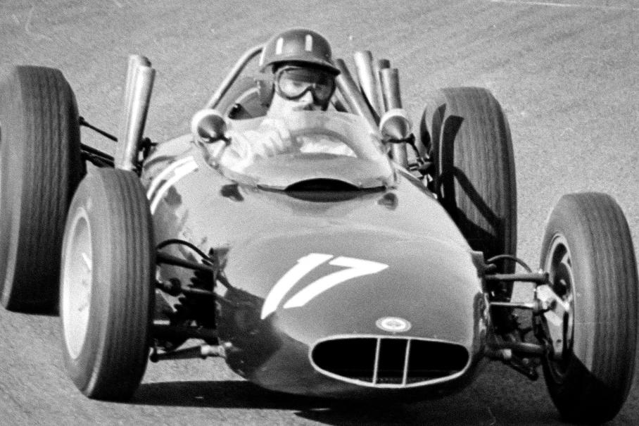 Грэм Хилл пилотирует British Racing Motors P57, 1962 год