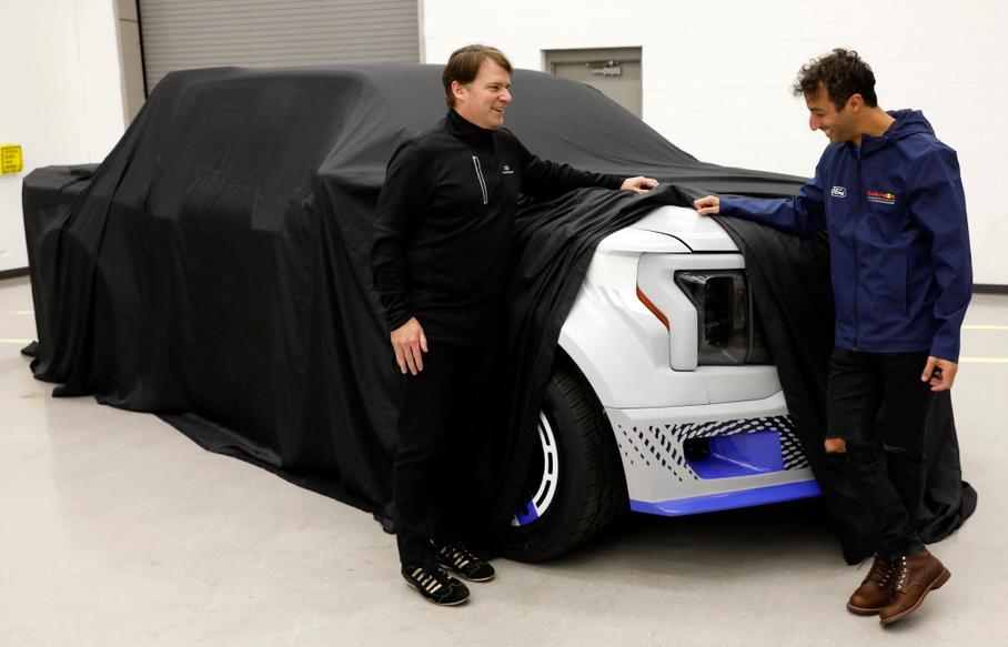 Ford слегка рассекретил электропикап F-150 Lightning