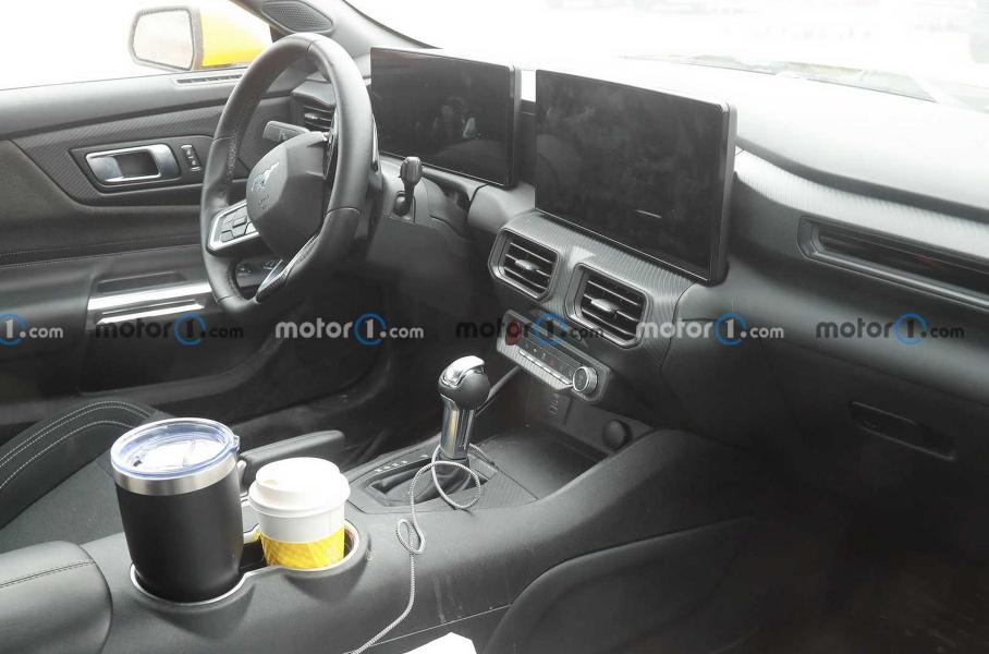 Раскрыт интерьер базовой версии нового Ford Mustang