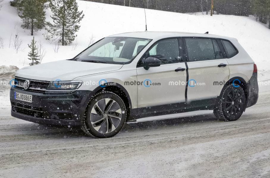 Volkswagen показал видео с загадочной моделью, которая едет по льду и снегу