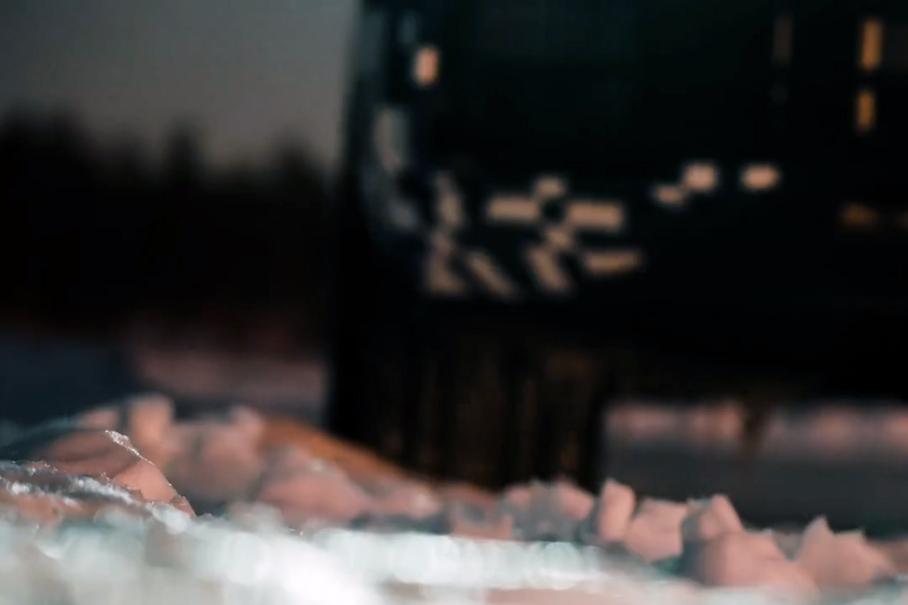 Volkswagen показал видео с загадочной моделью, которая едет по льду и снегу