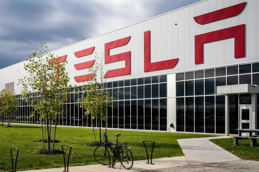 Работники завода Tesla решили создать профсоюз. И тут же были уволены