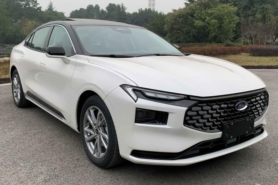 У нового Ford Mondeo появится упрощенная малолитражная версия