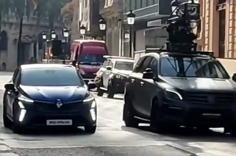 Рестайлинговый Renault Clio сфотографировали без камуфляжа