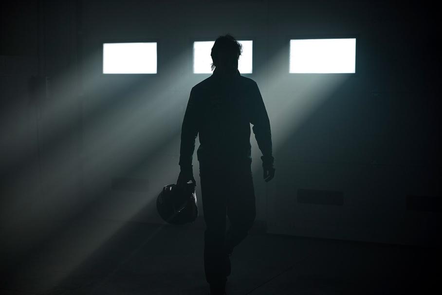 Чемпион Формулы-1 испытал самый мощный в мире кроссовер: видео