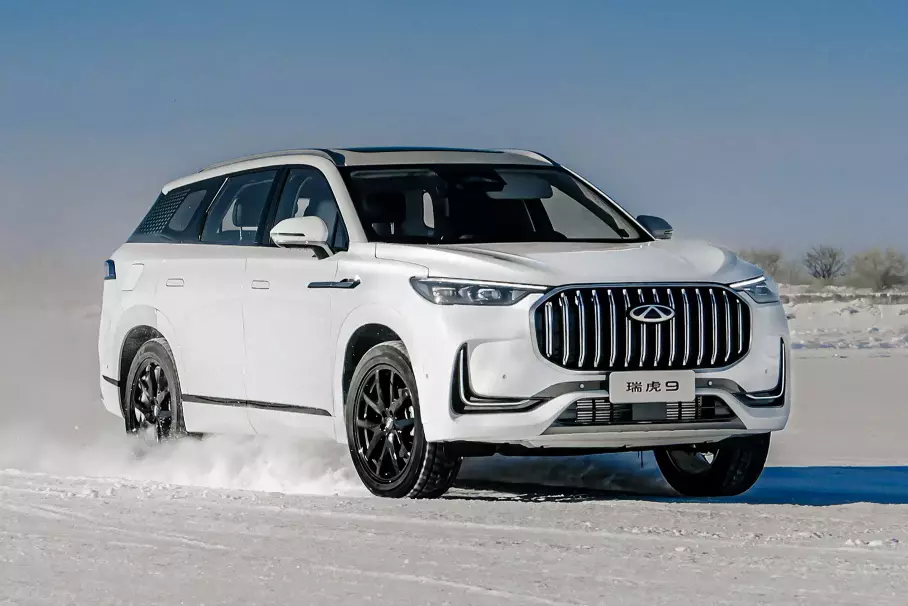 Обновлённые BMW X5 M и X6 M, интерьер будущего Mercedes-Benz E-Class и новый кроссовер Chery: главное за неделю