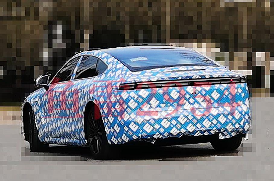 Фотошпионы заглянули в салон первого седана Exeed