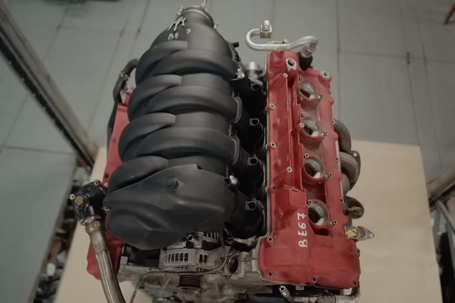 Блогеры разобрали мотор Ferrari, который надежнее, чем Toyota UZ