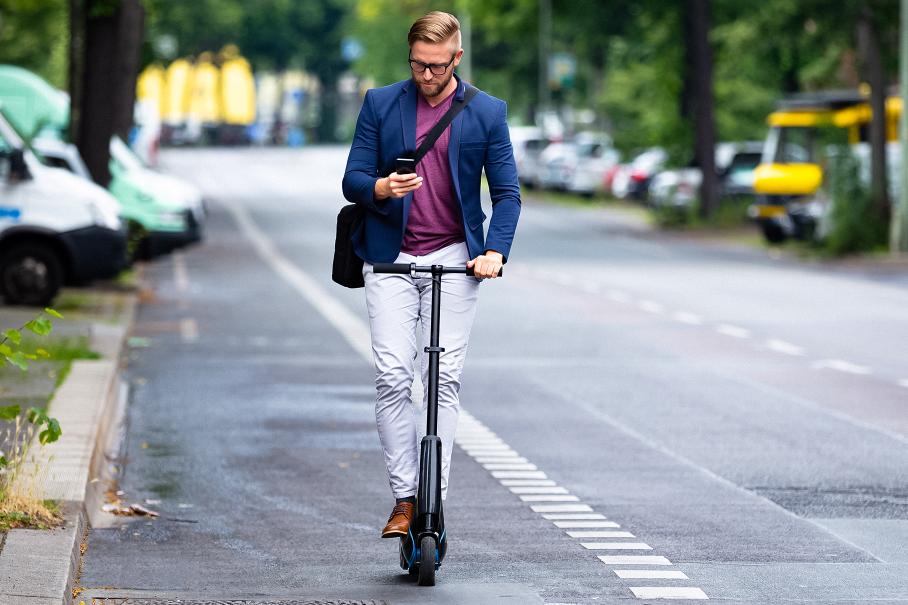 В России начали действовать ПДД для электросамокатов
