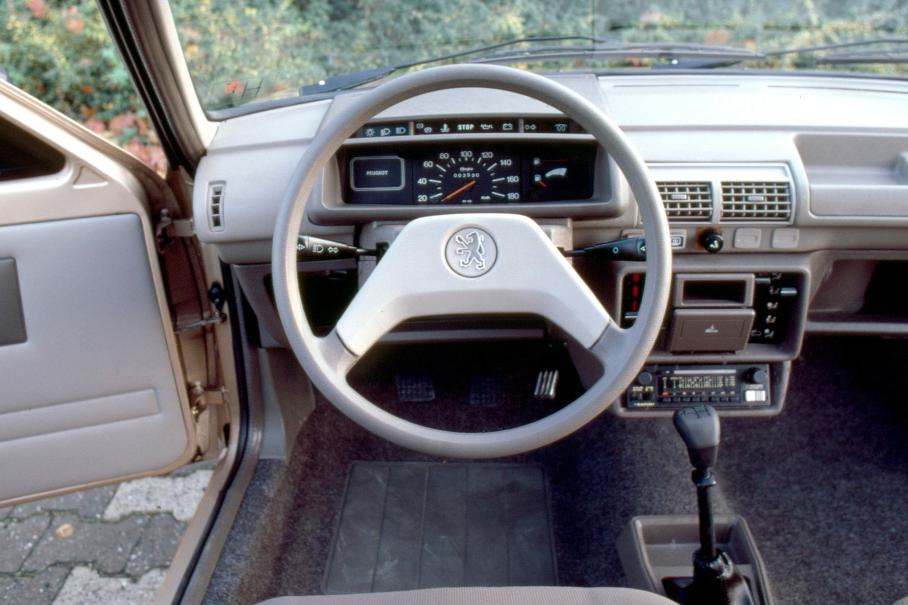 Cладкая французская булочка: 40 лет Peugeot 205