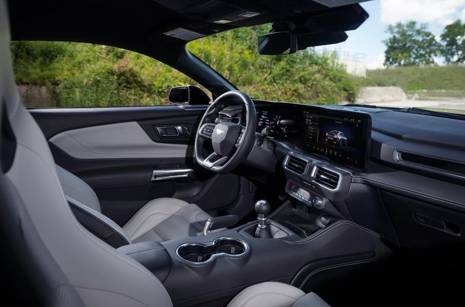 Интерьер нового Ford Mustang