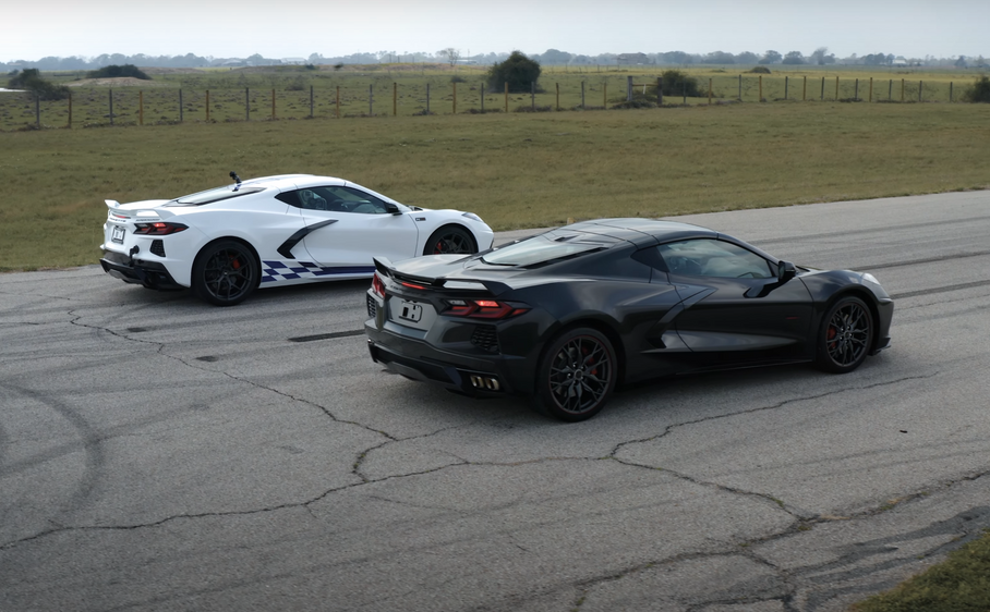Видео: в гонке сравнили доработанный и стандартный суперкары Chevrolet Corvette