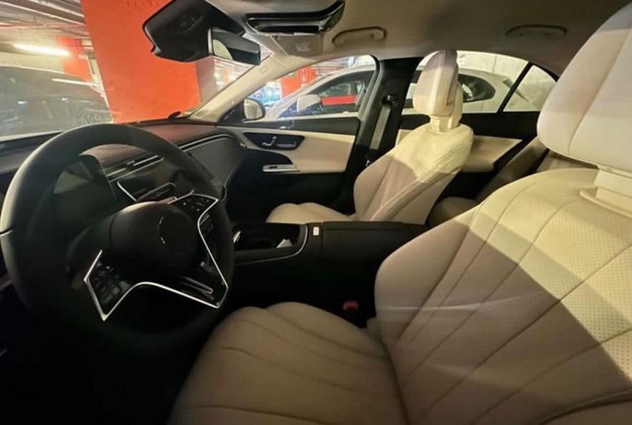 Интерьер базового Mercedes-Benz E-Class W214