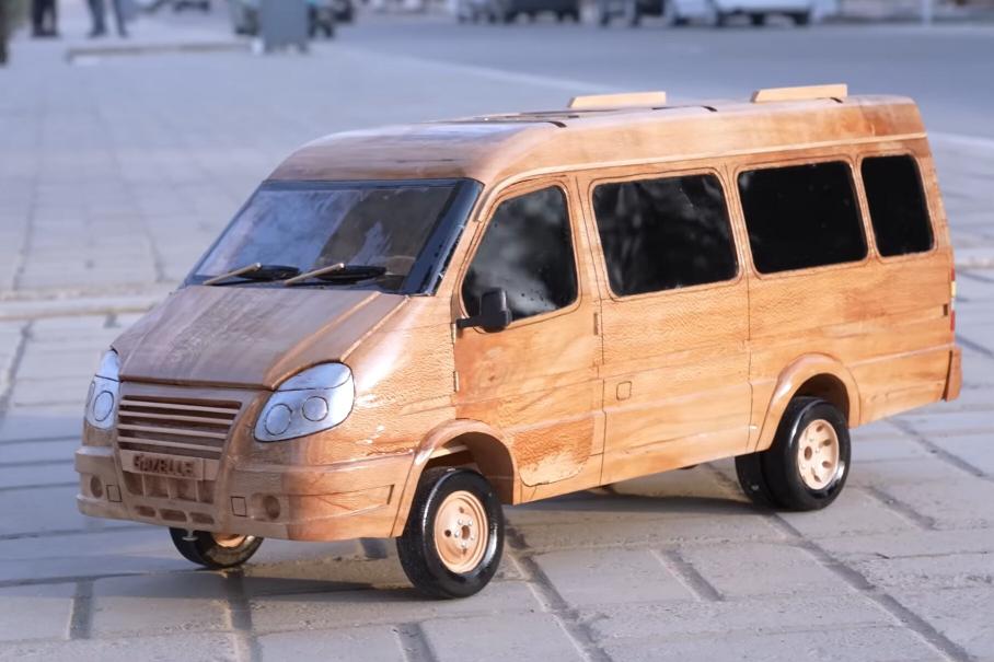 В Узбекистане сделали «Газель» целиком из дерева