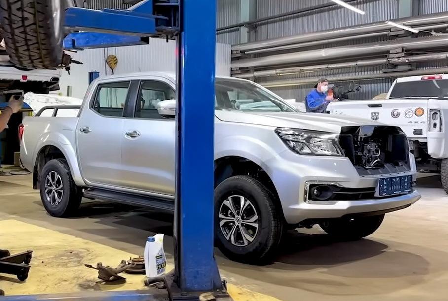 Российский блогер разобрал пикап Dongfeng с техникой Nissan