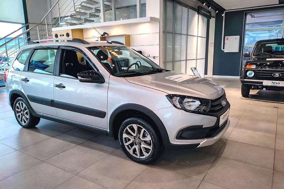 Стало известно, как часто россияне берут Lada в кредит