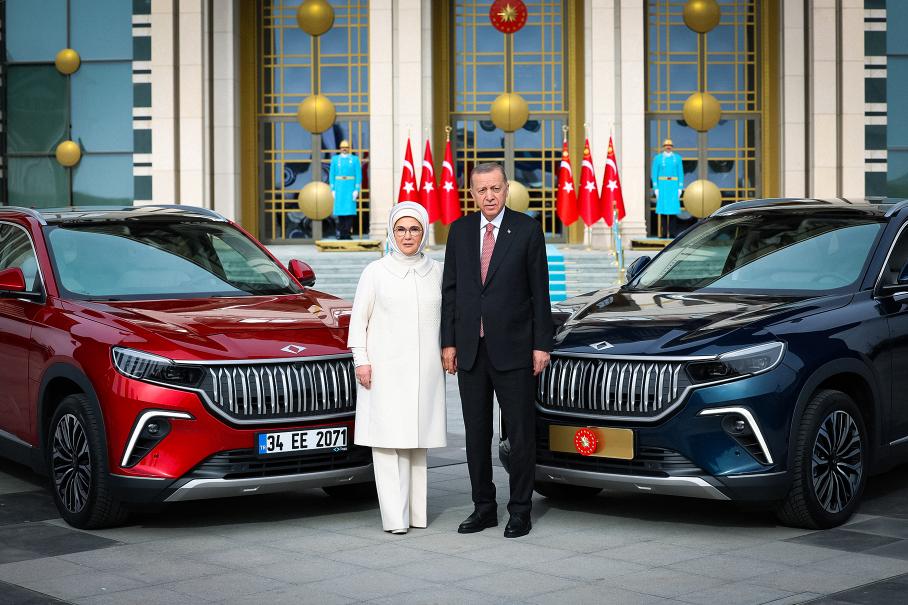 Президент Турции стал первым владельцем национального электрокара TOGG
