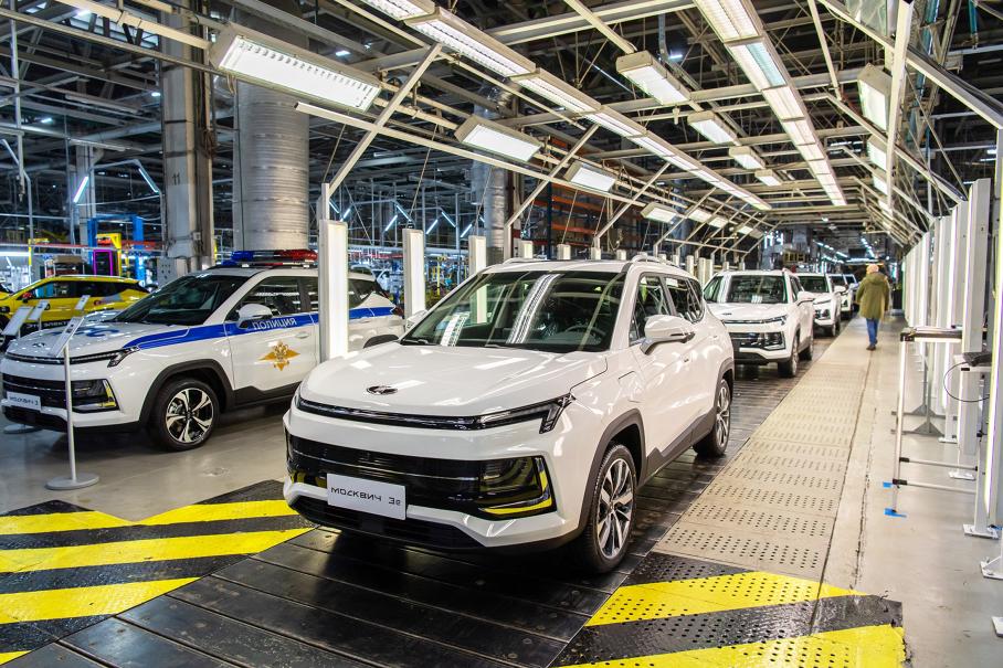 Две тысячи электрических «Москвичей» появятся в такси и каршеринге