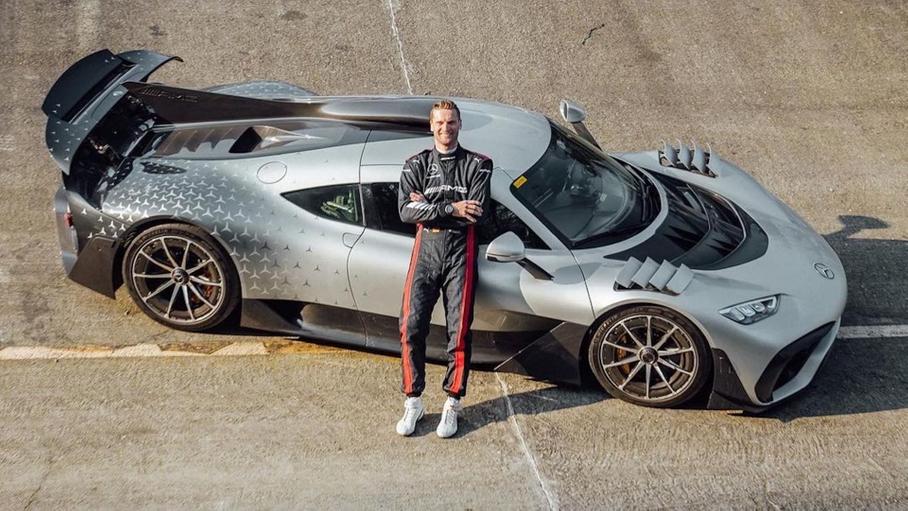 Гиперкар с двигателем Формулы-1 установил рекорд круга на легендарной трассе