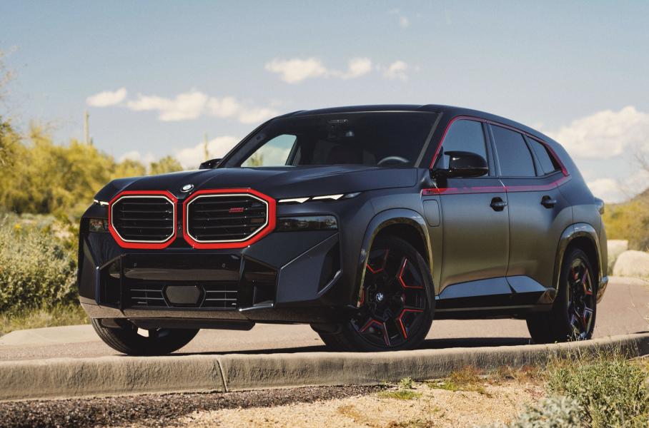 Представлен 748-сильный гибридный кроссовер BMW XM Label Red