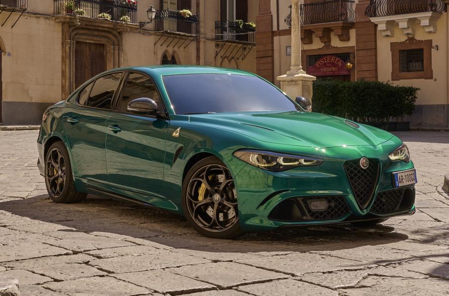 «Заряженные» Alfa Romeo Giulia и Stelvio получили спецверсию с форсированным двигателем