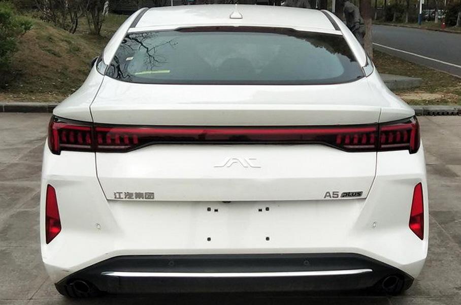 JAC раскрыл характеристики лифтбека, который станет «Москвичом 6»