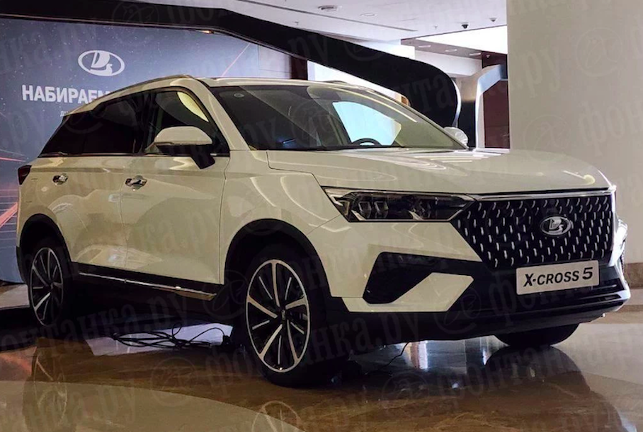 В России спрогнозировали цену на новый кроссовер Lada