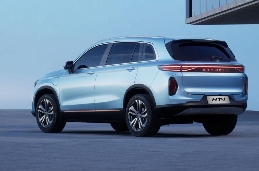 Сверхэкономичный гибридный кроссовер Skywell HT-i появится в России летом