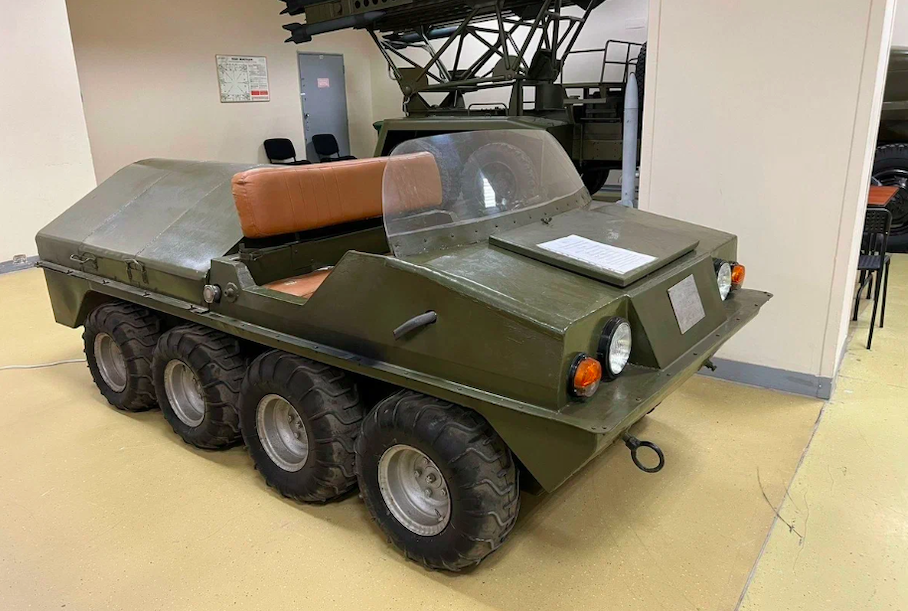 В России продают уникальный вездеход. Его построили в единственном экземпляре