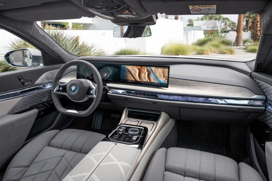BMW i7