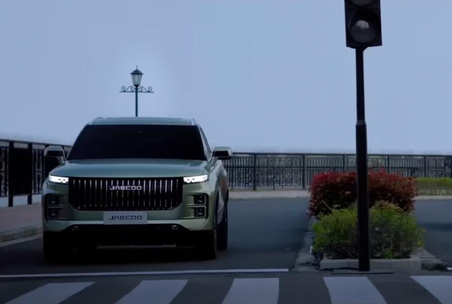 Кроссовер Jaecoo 7, который появится в России, показали в движении