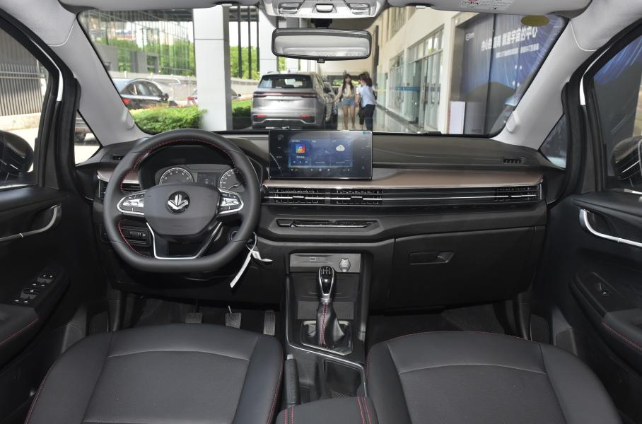 Интерьер Maple X3 Pro в комплектации с «механикой»