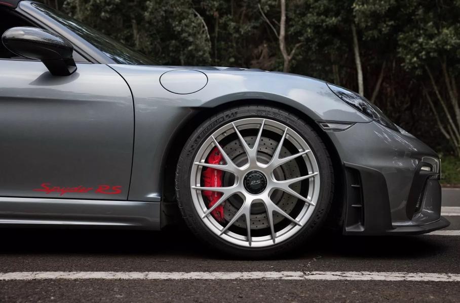 Представлен бескомпромиссный Porsche 718 Spyder RS