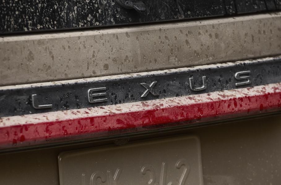 Новый брутальный Lexus GX: первые изображения