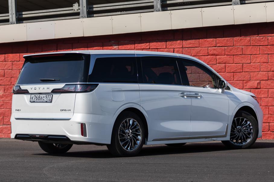 Voyah Dream: электрический минивэн, который заряжается от бензинового мотора