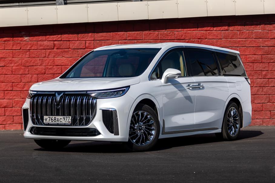 Voyah Dream: электрический минивэн, который заряжается от бензинового мотора